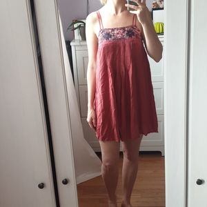 Wrinkled fabric embroidered dress